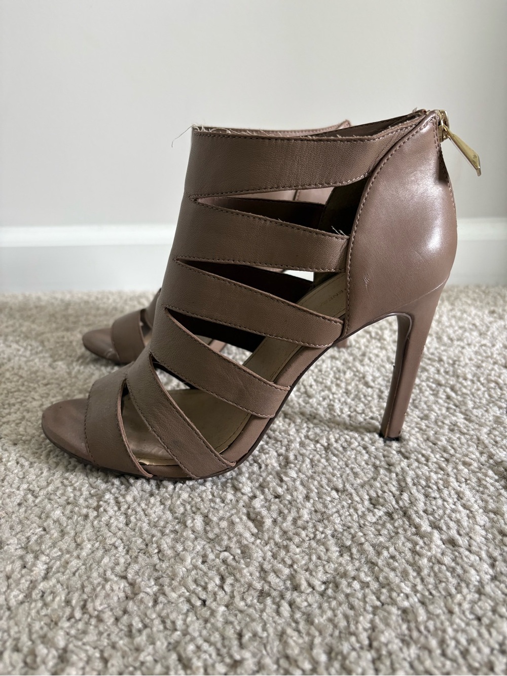 90s BCBG Strappy High Heel Sandal in Brown Going Out Size 8
